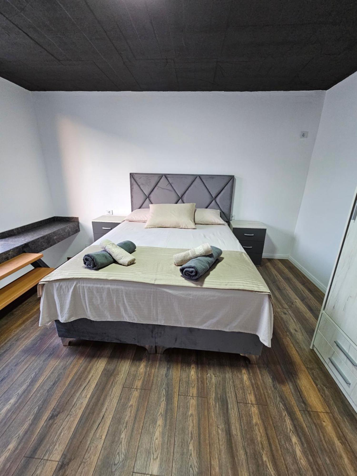 Apartments Ishmi In Center Of Ulcinj Exterior foto